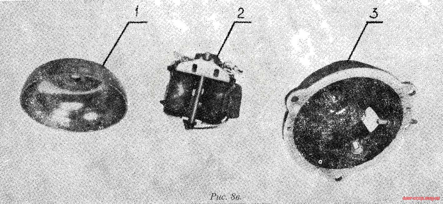 Рис. 8в. 1—чашка; 2—механизм звонка; 3—корпус.
